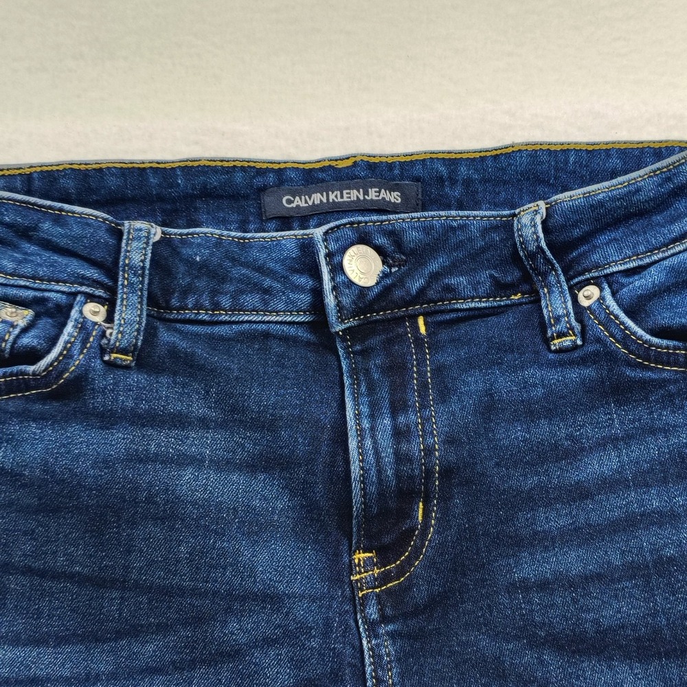 Calvin Klein jeans Sz 10 Blue Denim mid wash Bermuda shorts Inseam 8" - Picture 2 of 12